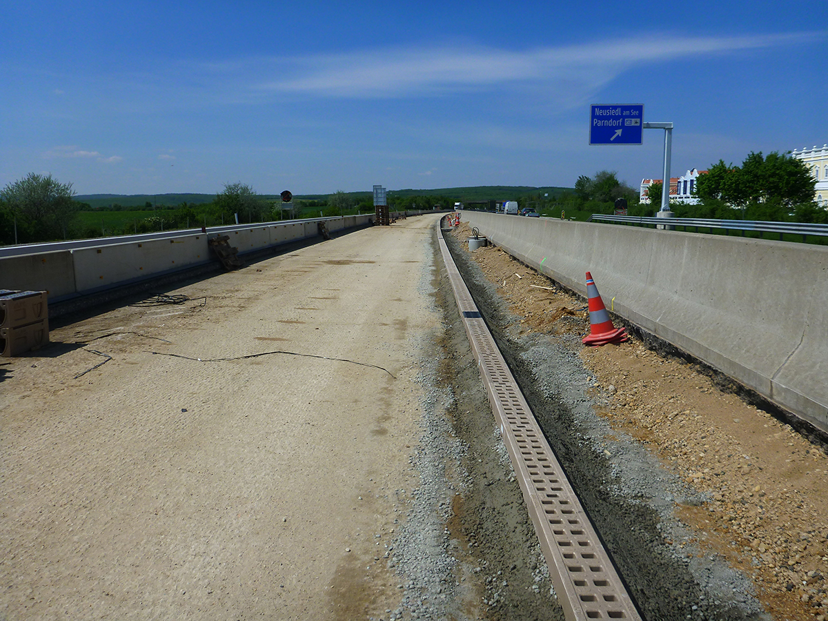 ACO Referenz Autobahn A4: Einbau der Monoblock Entwässerungsrinne